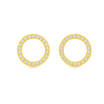 Goldene runde Ohrstecker mit funkelnden Zirkonia-Steinen im Kreisdesign, elegant und minimalistisch, als Paar frontal auf weißem Hintergrund dargestellt.
