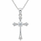 Silberkette mit Kreuzanhänger aus 925 Sterling Silber, verziert mit funkelnden Zirkonia-Steinen und glänzender Oberfläche.