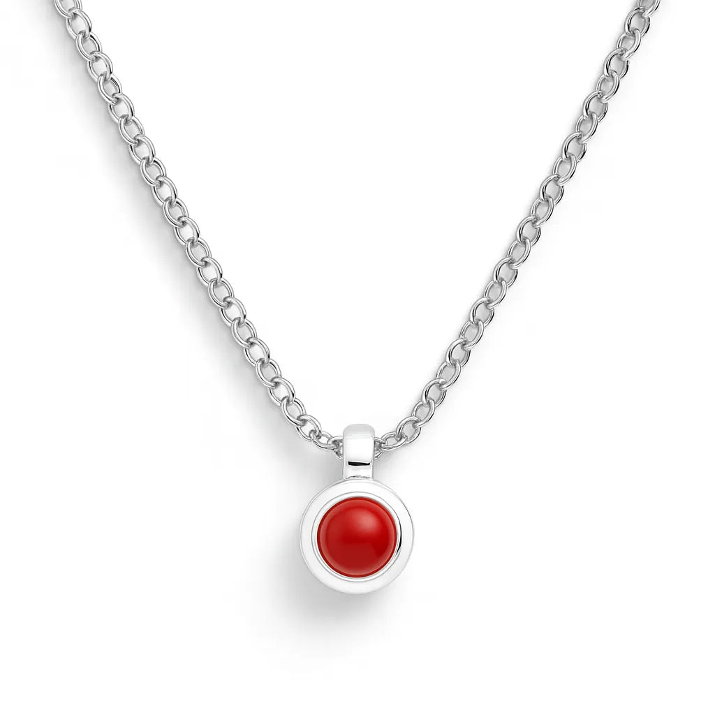 Silberkette mit rundem Anhänger aus roter Koralle im Cabochon-Schliff – eleganter, handgefertigter Damenschmuck in modernem, zeitlosem Design.