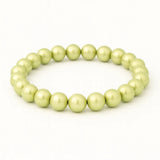 3D Wonderperlen Armbands mit glänzenden, pastellgrünen Perlen auf elastischem Band, gleichmäßig rund angeordnet.
