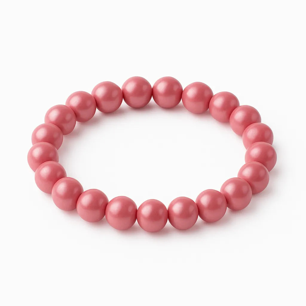 Rosa Perlenarmband aus glänzenden, runden 3D-Perlen, elastisch aufgezogen und elegant reflektierend.