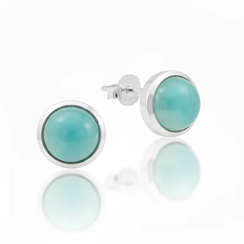 Elegante Damenohrstecker aus 925er Sterlingsilber mit rundem Aqua Calcedon Edelstein.