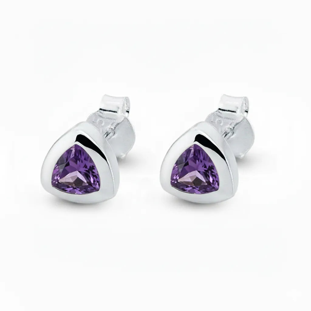 Elegante Damenohrstecker aus 925er Sterlingsilber mit triangle Amethyst Edelstein.