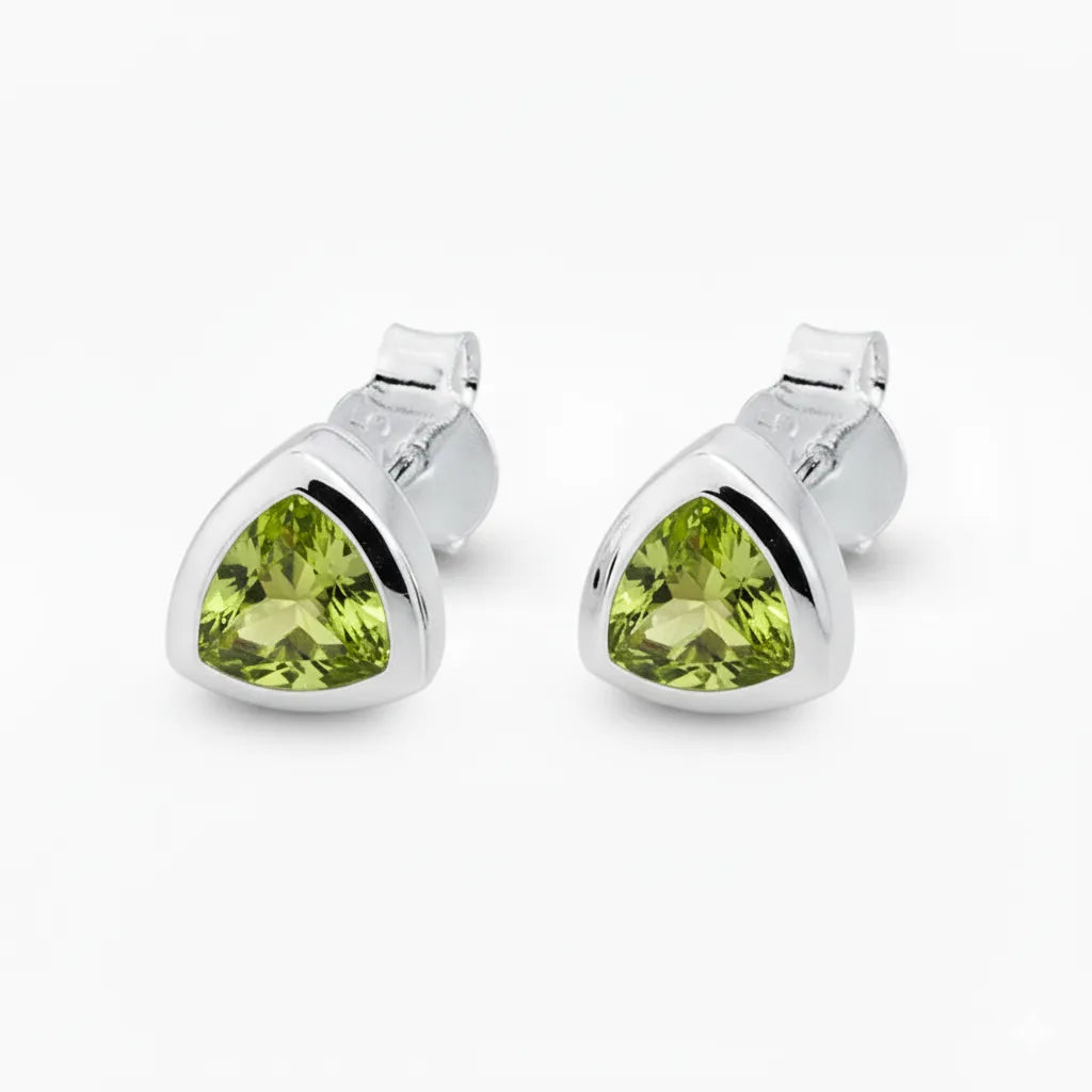 Elegante Damenohrstecker aus 925er Sterlingsilber mit triangle Peridot  Edelstein.