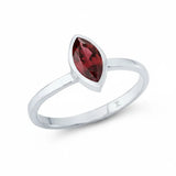 Damenring aus 925er Sterlingsilber mit rotem Granatstein