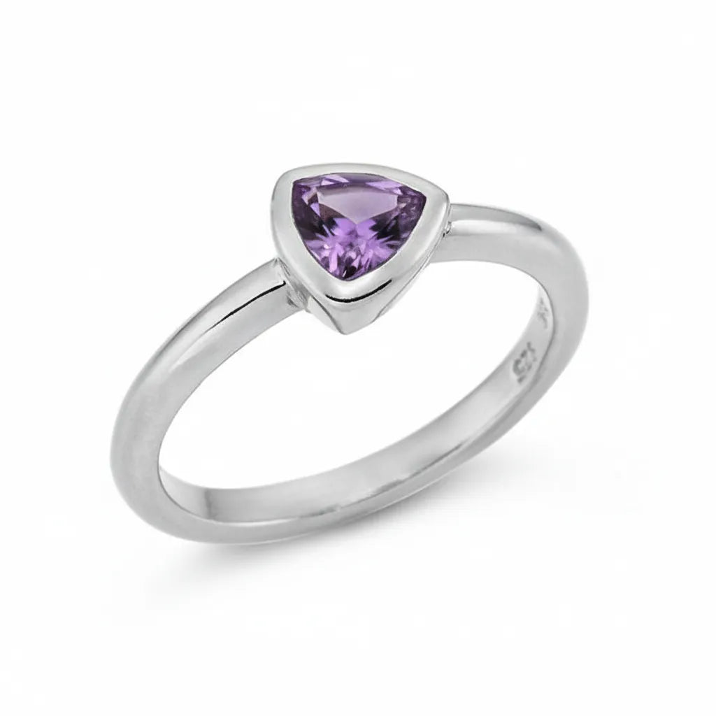 Damenring aus 925er Sterlingsilber mit Amethyst in Triangleform