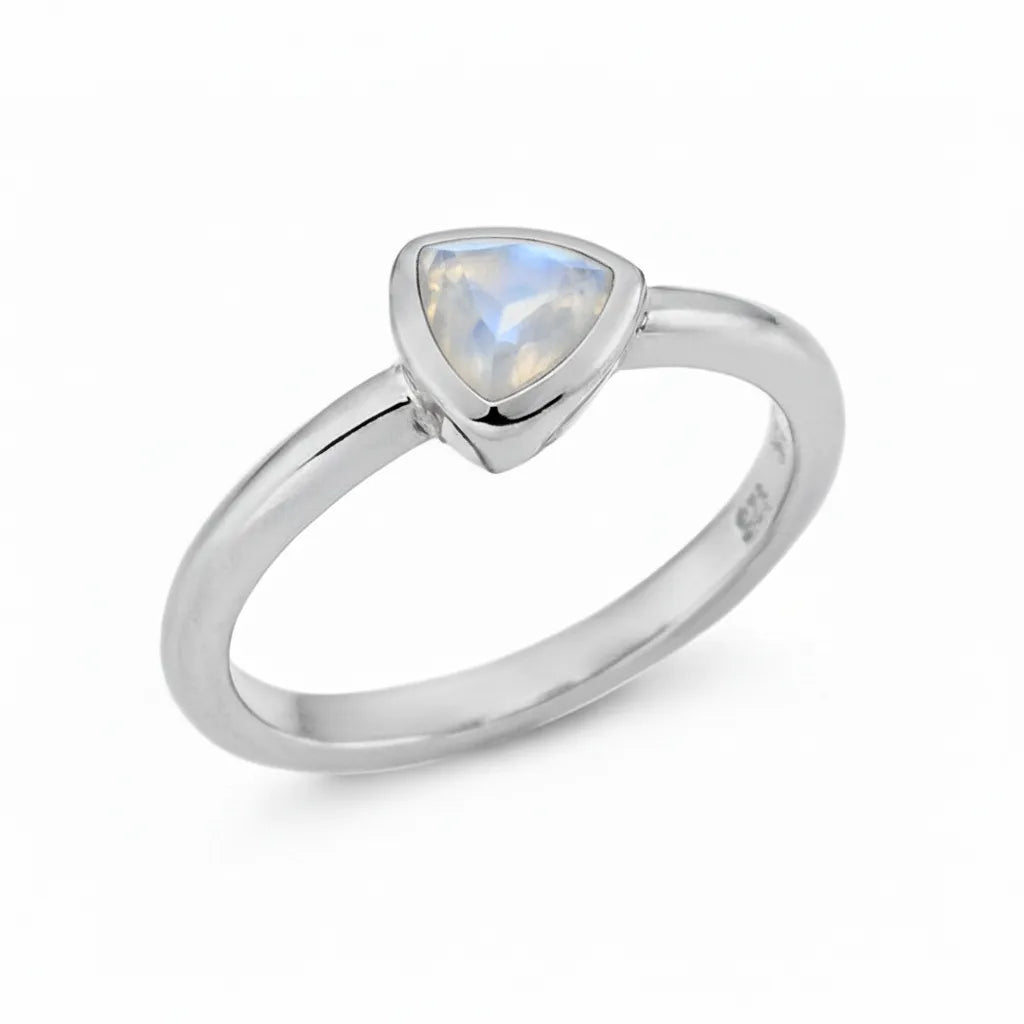 Damenring aus 925er Sterlingsilber mit Mondstein in Triangleform