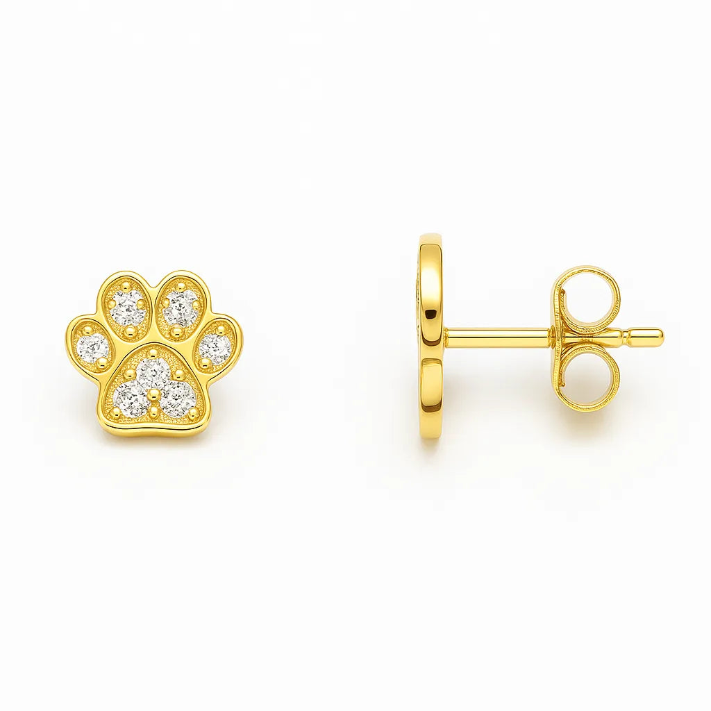 Vergoldete Ohrstecker in Pfotenform, besetzt mit glitzernden weißen Zirkonia-Steinen, Vorder- und Seitenansicht – stilvoller Ohrschmuck für Tierfreunde.
