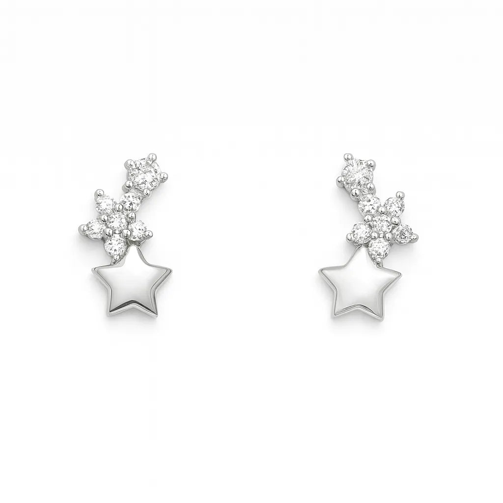 Elegante Ohrstecker aus Silber mit funkelnden Zirkonia-Sternen und einem offenen Sternanhänger – stilvoller, himmlisch inspirierter Schmuck für besondere Anlässe.
