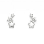 Elegante Ohrstecker aus Silber mit funkelnden Zirkonia-Sternen und einem offenen Sternanhänger – stilvoller, himmlisch inspirierter Schmuck für besondere Anlässe.
