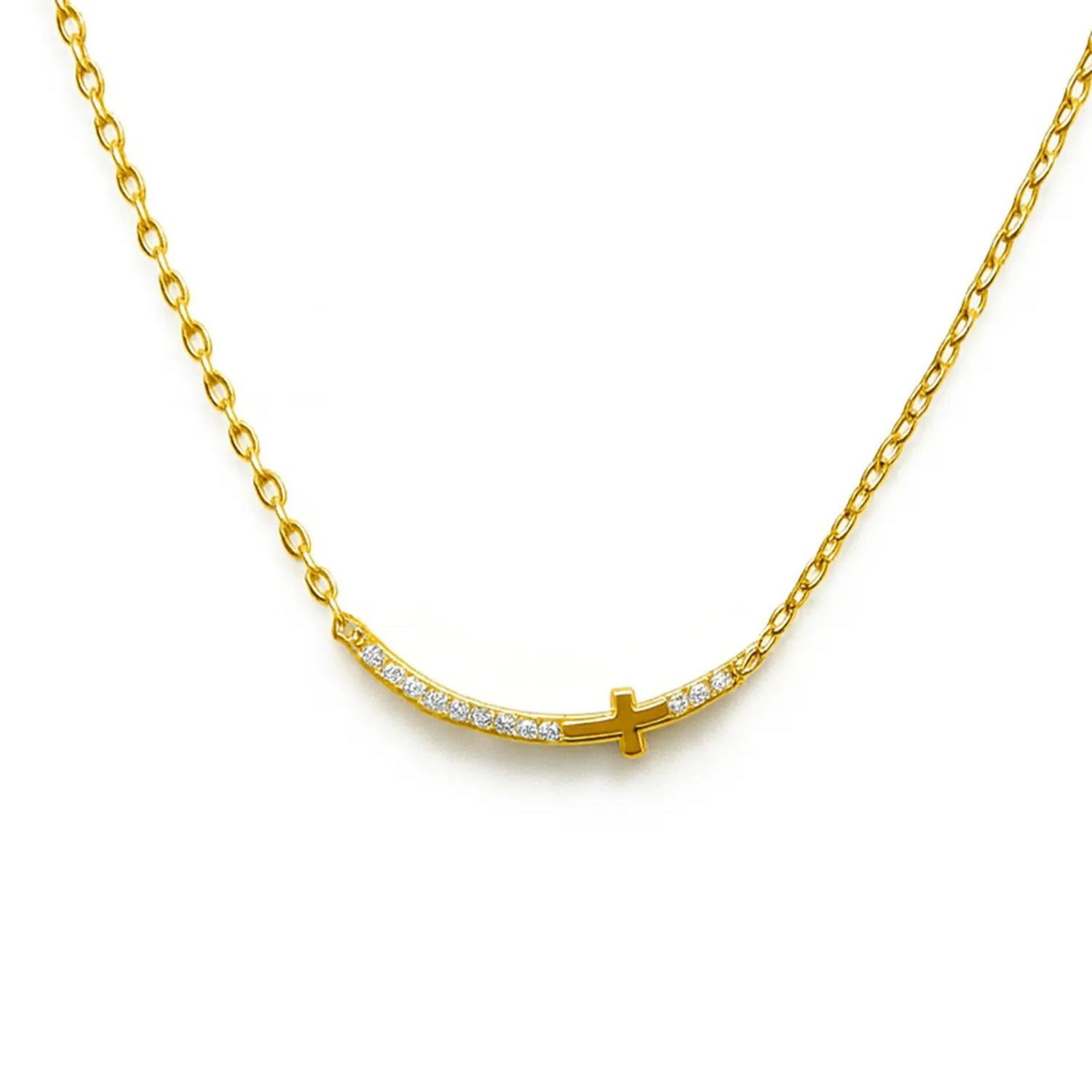 Vergoldete Damenhalskette aus 925 Sterling Silber mit leicht gebogenem, seitlichem Kreuzanhänger, besetzt mit funkelnden Zirkonia-Steinen, für Frauen, die dezenten Glaubensschmuck lieben.