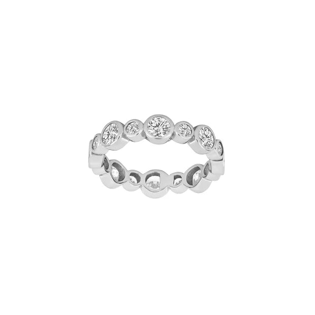 Das Produktbild zeigt einen Damenring aus 925 Sterling Silber, wahlweise vergoldet, mit rundum gefassten Zirkonia im Eternity-Design für stilbewusste Frauen.