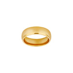 Goldener Herren-Bandring aus 316L Edelstahl, IPG-vergoldet, hochglanzpolierte domed Form; freigestelltes Produktfoto auf weißem Hintergrund, minimalistischer klassischer Look.