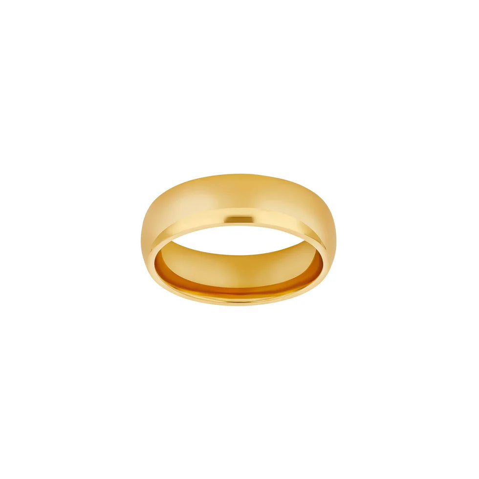 Goldener Herren-Bandring aus 316L Edelstahl, IPG-vergoldet, hochglanzpolierte domed Form; freigestelltes Produktfoto auf weißem Hintergrund, minimalistischer klassischer Look.