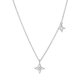 Auf dem Produktbild ist eine zarte Damenhalskette aus 925 Sterling Silber mit zwei Sternanhängern, einem kleinen facettierten Stein und asymmetrischem Design zu sehen, die sich an schmuckliebende Frauen richtet.