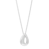 Das Produktbild zeigt eine feine Damen-Halskette aus 925 Sterling Silber mit einem modernen Tropfenanhänger, der mittig mit funkelnden Zirkonia besetzt ist und sich ideal für stilbewusste Frauen als eleganter Alltags- und Anlassschmuck eignet.