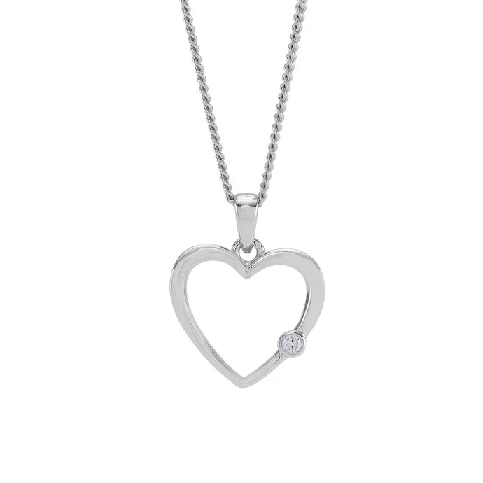 Diese elegante Damen-Halskette aus 925 Sterling Silber zeigt einen offenen Herzanhänger mit funkelndem Zirkonia-Stein und eignet sich ideal als romantischer Schmuck.