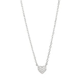 Das Produktbild zeigt eine filigrane Damen-Halskette aus 925 Sterling Silber, wahlweise vergoldet, mit einem funkelnd pavébesetzten Herzanhänger als elegantes Schmuckstück und romantische Geschenkidee.