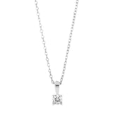 Diese feine Damenhalskette aus 925 Sterling Silber, wahlweise rhodiniert, gelb- oder rosévergoldet, mit einem rund geschliffenen Zirkonia-Solitär im Krappenanhänger richtet sich an stilbewusste Frauen, die eine zeitlose Kette für Alltag und besondere Anlässe suchen.