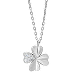 Feine Damen-Halskette aus 925 Sterling Silber, wahlweise vergoldet oder in Silber, mit vierblättrigem Kleeblatt-Anhänger und funkelndem Zirkonia-Herzblatt als eleganter Glücksbringer für stilbewusste Frauen.