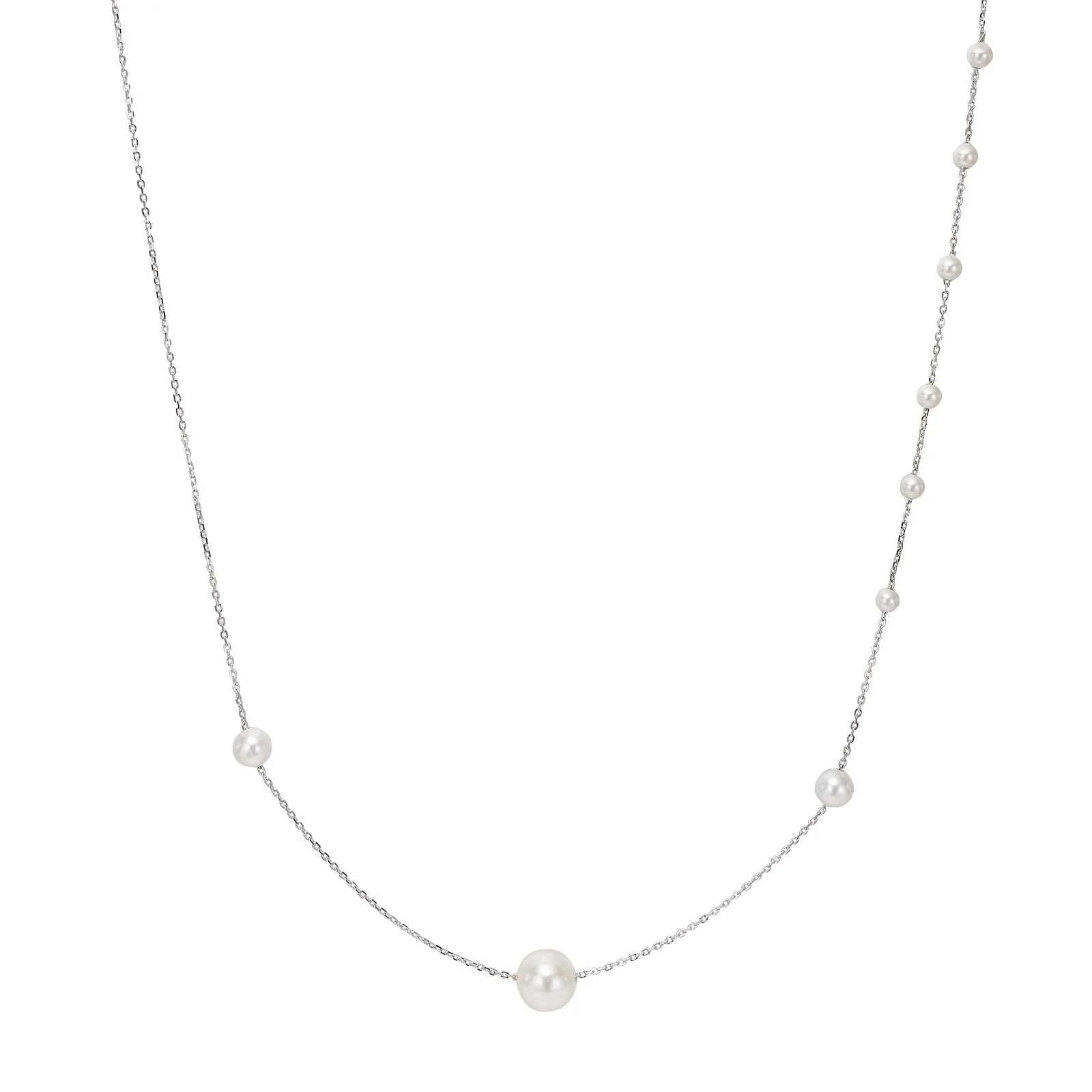 Feine Damenhalskette aus 925 Sterling Silber mit mehreren weißen Süßwasserperlen in Abständen, ideal für stilbewusste Frauen als eleganter Alltags- und Anlassschmuck.