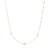 Feine Damenhalskette aus 925 Sterling Silber mit mehreren weißen Süßwasserperlen in Abständen, ideal für stilbewusste Frauen als eleganter Alltags- und Anlassschmuck.