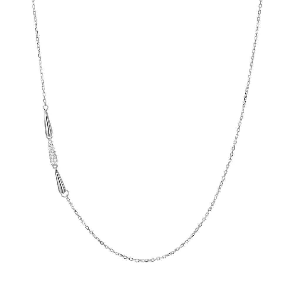 Feine Damenhalskette aus 925 Sterling Silber mit seitlich gesetztem Tropfen-Element und funkelnden Zirkonia, ideal für stilbewusste Frauen im Alltag und zu besonderen Anlässen.