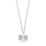 Diese Kinderkette zeigt einen Engelanhänger aus 925 Sterling Silber mit funkelnden Zirkonia-Flügeln und eignet sich als liebevolles Schmuckstück für Mädchen.