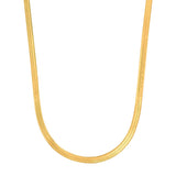 Das Produktbild zeigt eine flache Schlangenkette für Damen aus 925 Sterling Silber, wahlweise vergoldet, mit weich anschmiegsamem Verlauf als vielseitiges Basic-Schmuckstück für Alltag und besondere Anlässe.