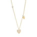 Diese romantische Damen-Halskette aus 925 Sterling Silber, wahlweise vergoldet, besitzt ein asymmetrisches Design mit pavébesetztem Herz, kleinem Glanzherz und Zirkonia-Element und richtet sich an stilbewusste Frauen.