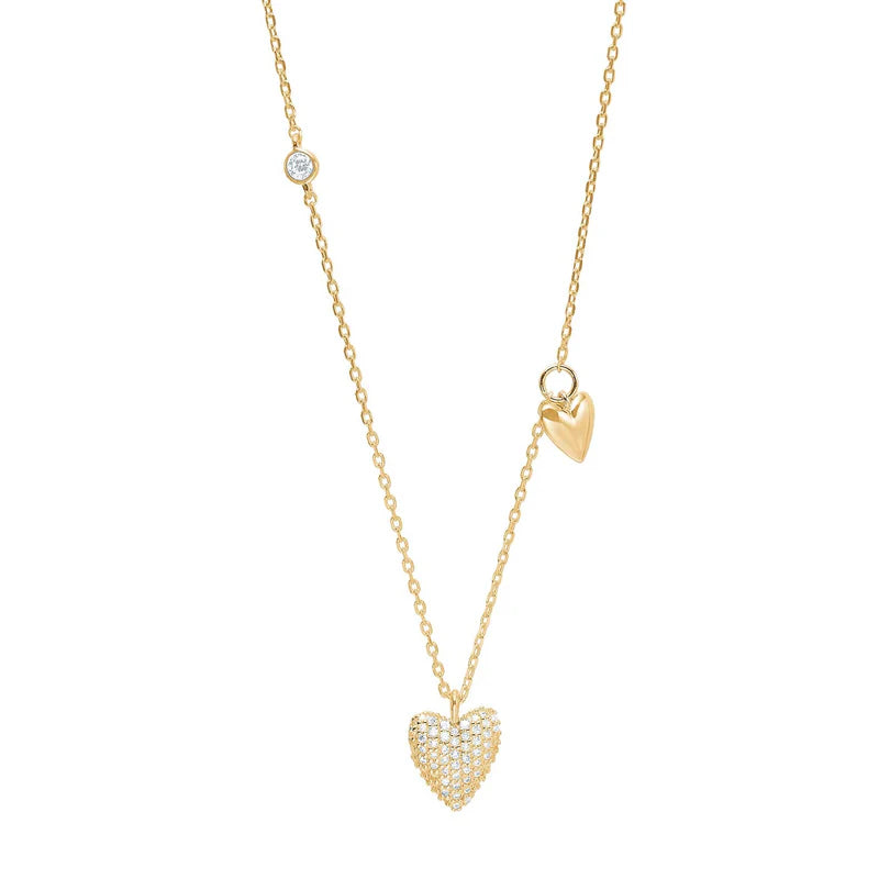 Diese romantische Damen-Halskette aus 925 Sterling Silber, wahlweise vergoldet, besitzt ein asymmetrisches Design mit pavébesetztem Herz, kleinem Glanzherz und Zirkonia-Element und richtet sich an stilbewusste Frauen.