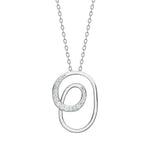 Diese moderne Damen-Halskette aus 925 Sterling Silber, wahlweise vergoldet oder in Silber, besitzt einen abstrakten Doppel-Oval-Anhänger mit Zirkonia-Besatz und richtet sich an stilbewusste Frauen.