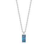 Feine Damen-Halskette aus 925 Sterling Silber mit rechteckigem blauem Zirkonia-Anhänger im Baguette-Schliff, ideal für stilbewusste Frauen im Alltag und zu besonderen Anlässen.