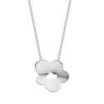 Die Bloom Damenhalskette aus 925 Sterling Silber oder 925 Silber vergoldet zeigt einen hochglanzpolierten Blütenanhänger mit modernem Ausschnitt und richtet sich an stilbewusste Frauen, die ein feminines Allround-Schmuckstück suchen.