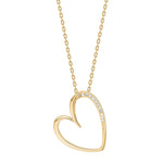 Zarte Damen-Herzkette aus glänzendem Metall in Silber oder vergoldet mit offenem Herzanhänger und funkelnden Steinen, ideal als romantisches Geschenk.