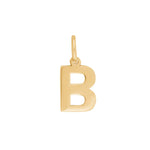 Der Schmuckanhänger in Buchstabenform besteht aus poliertem 925 Sterling Silber, ist schlicht und modern gestaltet und eignet sich ideal als persönlicher Halsschmuck für Damen, Jugendliche und Kinder.