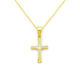 Vergoldete Halskette aus 925 Sterling Silber mit funkelndem Kreuzanhänger, besetzt mit weißen Zirkonia-Steinen – eleganter, symbolischer Schmuck für Damen.
