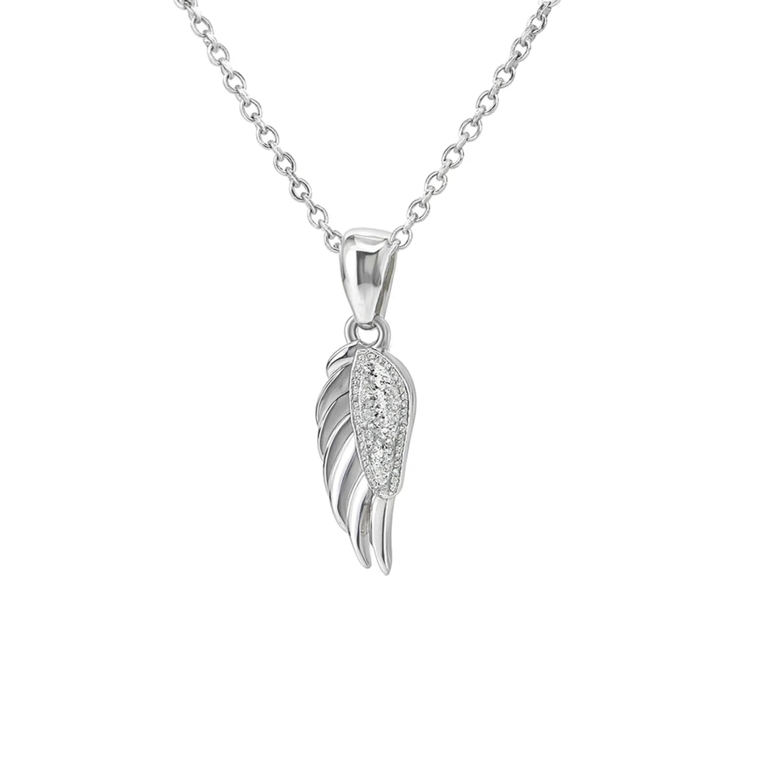 Auf dem Bild ist eine zarte Damen Halskette aus 925 Sterling Silber mit filigranem, teilweise mit Zirkonia besetztem Engelsflügel-Anhänger zu sehen, ideal für mode- und sinnbewusste Frauen.