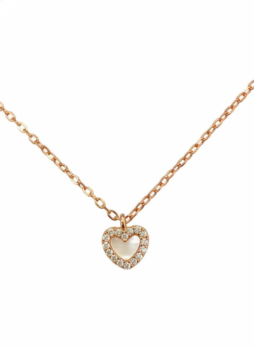 Feine Damen Halskette aus rosévergoldetem 925 Sterling Silber mit kleinem Herzanhänger, Perlmutt Einlage und Zirkonia Rand, romantisches Geschenk für besondere Anlässe.