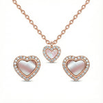 Rosévergoldetes Schmuckset aus 925 Silber mit Herzanhänger und passenden Herz-Ohrsteckern, Perlmutt-Einlage und funkelnden Zirkonia – romantisches Damen Set Halskette und Ohrringe.
