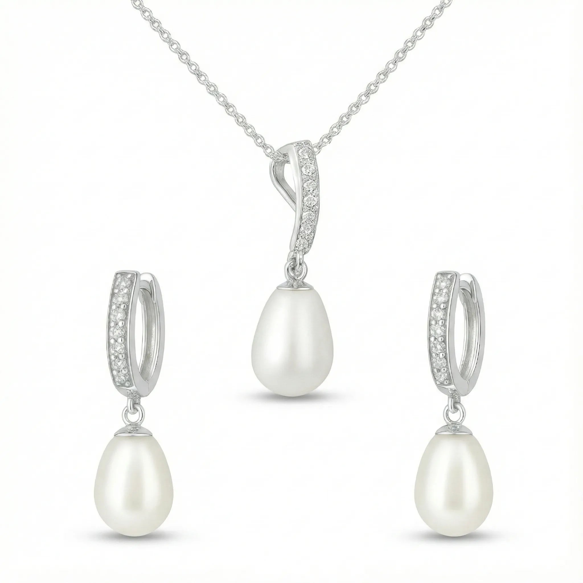 Silber Schmuckset mit weißer Perlenhalskette und passenden Creolen – elegantes Damen-Perlenschmuck-Set mit Zirkonia für Hochzeit, Braut und festliche Anlässe.

