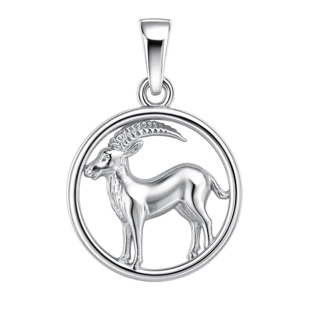 Das Bild zeigt einen runden Sternzeichen-Anhänger Steinbock aus poliertem 925 Sterling Silber mit detailreich ausgearbeitetem Tiermotiv für stilbewusste Damen und Herren.