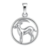Das Bild zeigt einen runden Sternzeichen-Anhänger Steinbock aus poliertem 925 Sterling Silber mit detailreich ausgearbeitetem Tiermotiv für stilbewusste Damen und Herren.