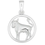 Das Produktbild zeigt einen runden Sternzeichen-Anhänger Stier aus poliertem 925 Sterling Silber mit plastisch gearbeitetem Stier-Motiv im offenen Kreis, ideal für Damen und Herren, die persönlichen Horoskop-Schmuck lieben.