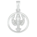 Dieser runde Sternzeichen-Anhänger Krebs aus poliertem 925 Sterling Silber zeigt einen fein gearbeiteten Krebs im offenen Kreis und richtet sich an Schmuck- und Astrologie-Liebhaber.