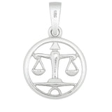 Das Produktbild zeigt einen runden Sternzeichen-Anhänger Waage aus poliertem 925 Sterling Silber mit durchbrochenem Waagenmotiv, ideal für schmuckaffine Waage-Geborene als persönliches Geschenk.