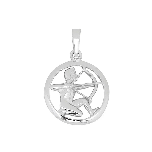 Das Produktbild zeigt einen runden Sternzeichen-Anhänger Schütze aus glänzendem 925 Sterling Silber mit durchbrochenem Bogenschützenmotiv, ideal für schmuckliebende Schütze-Geborene als persönliches Geschenk.