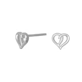 Silberne Ohrstecker aus 925 Sterling Silber mit doppeltem Herzdesign, modern und dezent gestaltet, ideal für Damen als stilvolles Alltags- und Geschenk-Schmuckstück.