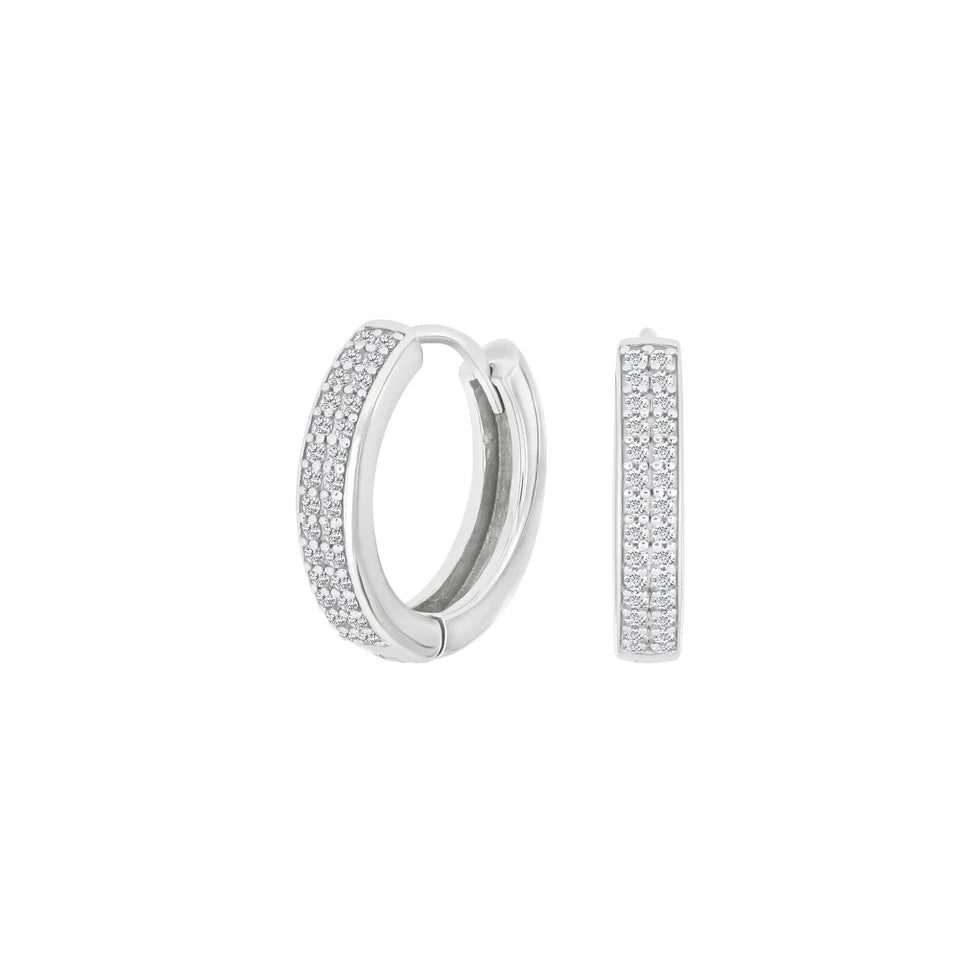 Abgebildet sind elegante Klappcreolen aus 925 Sterling Silber, wahlweise vergoldet, mit Zirkonia-Pavé-Besatz – ideal für stilbewusste Frauen als Alltagsschmuck oder Geschenk.