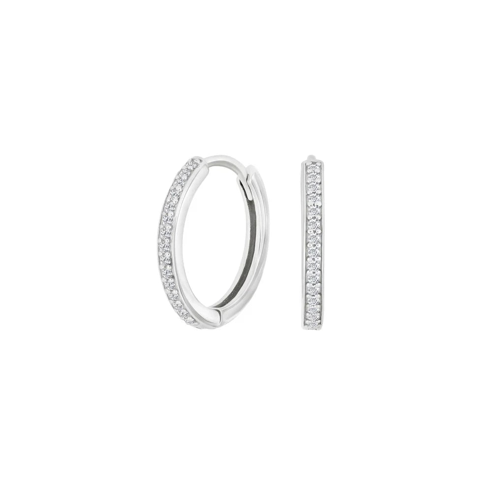 Diese Creolen aus 925 Sterling Silber, wahlweise vergoldet, sind mit funkelnden Zirkonia-Steinen besetzt und ideal für stilbewusste Frauen im Alltag und zu Anlässen.